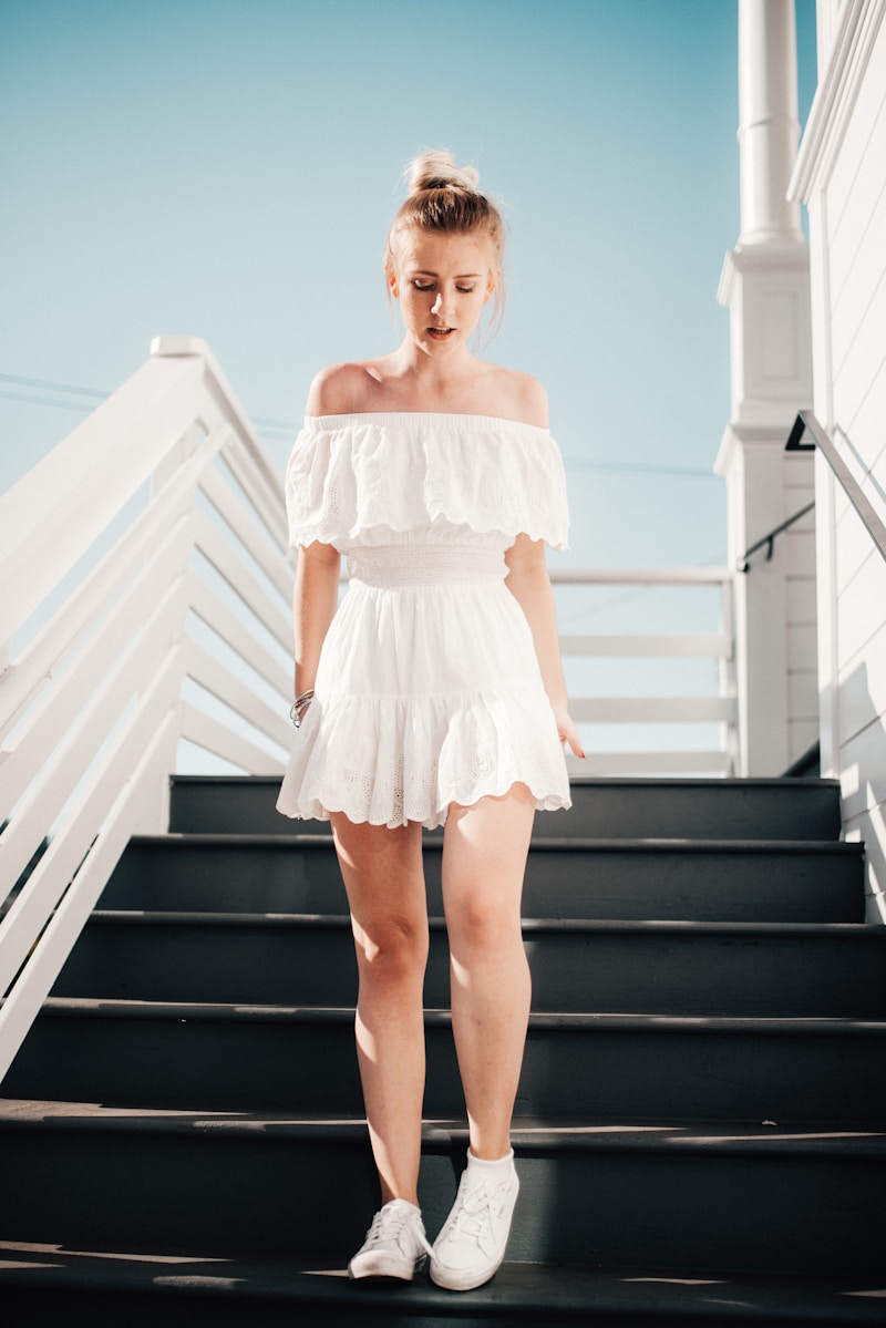 Female Model — Baggy Pants